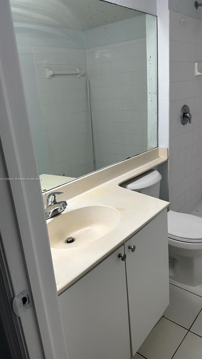 VISTA TRACE 7 CONDO - Residential Lease
