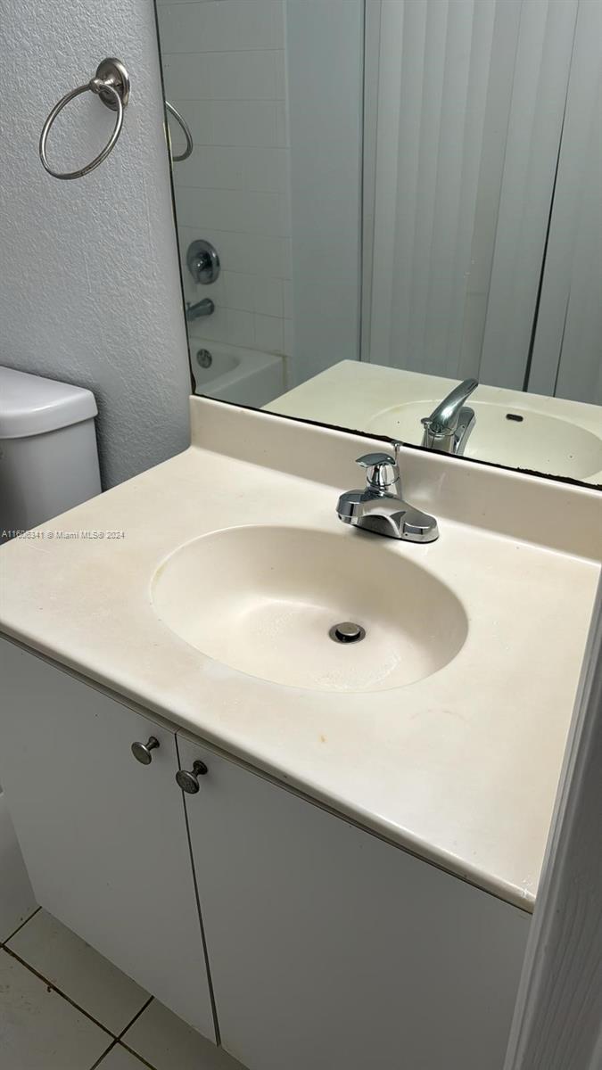 VISTA TRACE 7 CONDO - Residential Lease