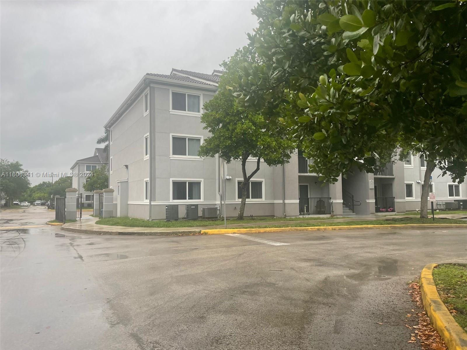 VISTA TRACE 7 CONDO - Residential Lease