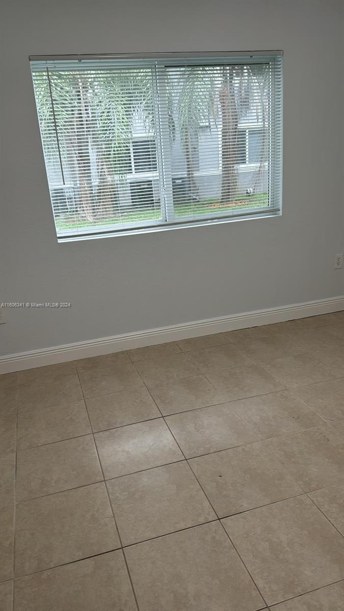 VISTA TRACE 7 CONDO - Residential Lease