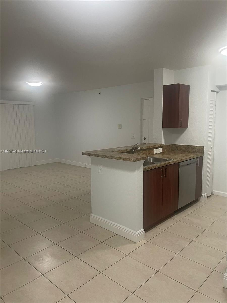 VISTA TRACE 7 CONDO - Residential Lease