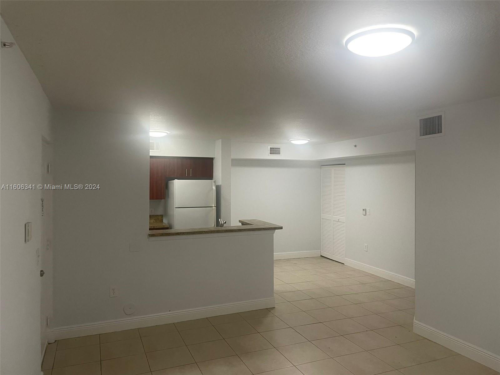 VISTA TRACE 7 CONDO - Residential Lease