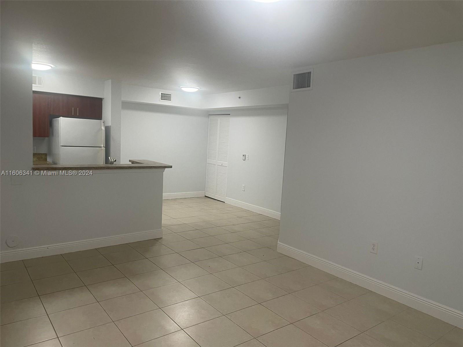 VISTA TRACE 7 CONDO - Residential Lease