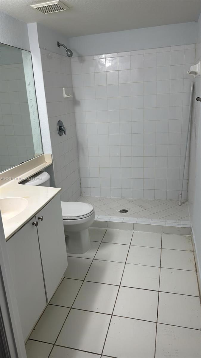 VISTA TRACE 7 CONDO - Residential Lease