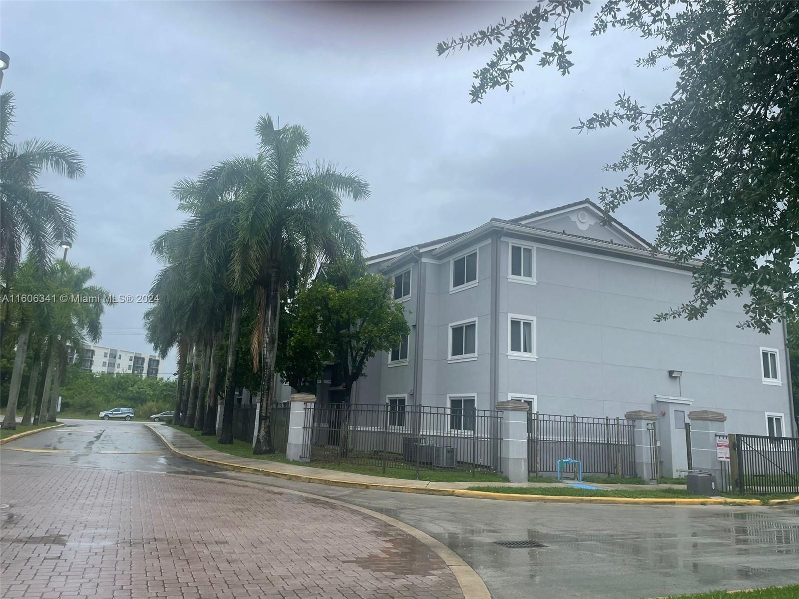 VISTA TRACE 7 CONDO - Residential Lease