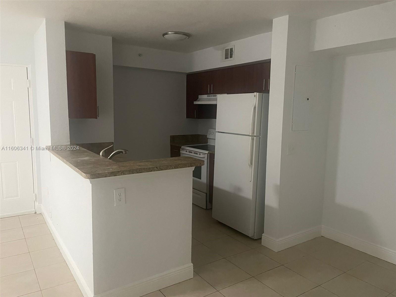 VISTA TRACE 7 CONDO - Residential Lease