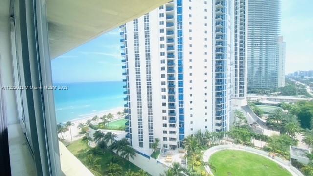 THE AVENTURA BEACH CLUB C - Residential