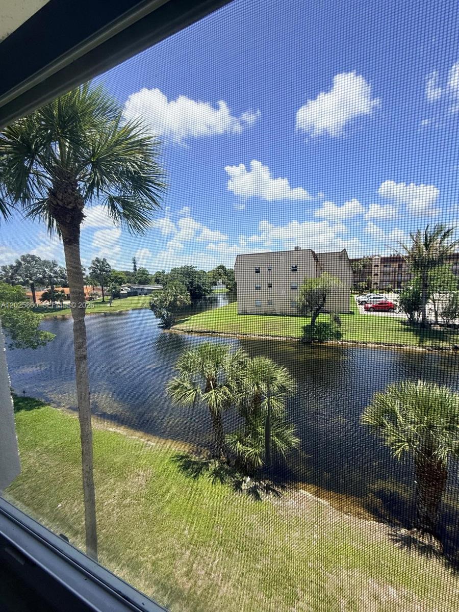 SUNRISE LAKES 46 CONDO - Residential Lease