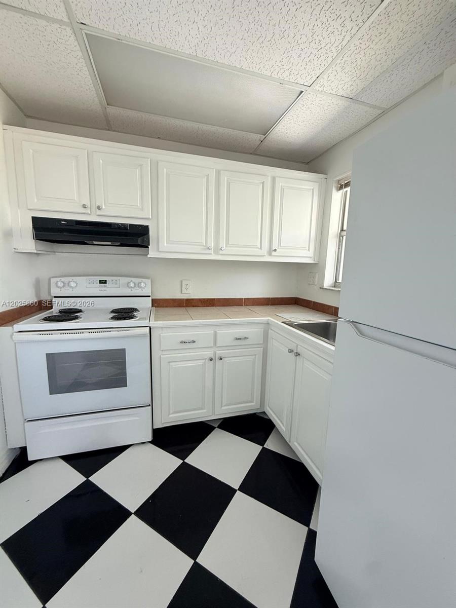 SUNRISE LAKES 46 CONDO - Residential Lease