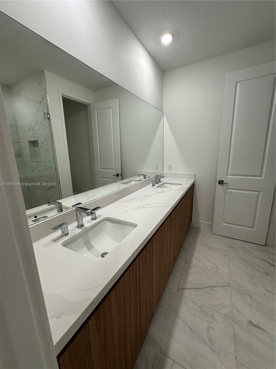 SOUTH KENDALL SEC A - Residential Lease