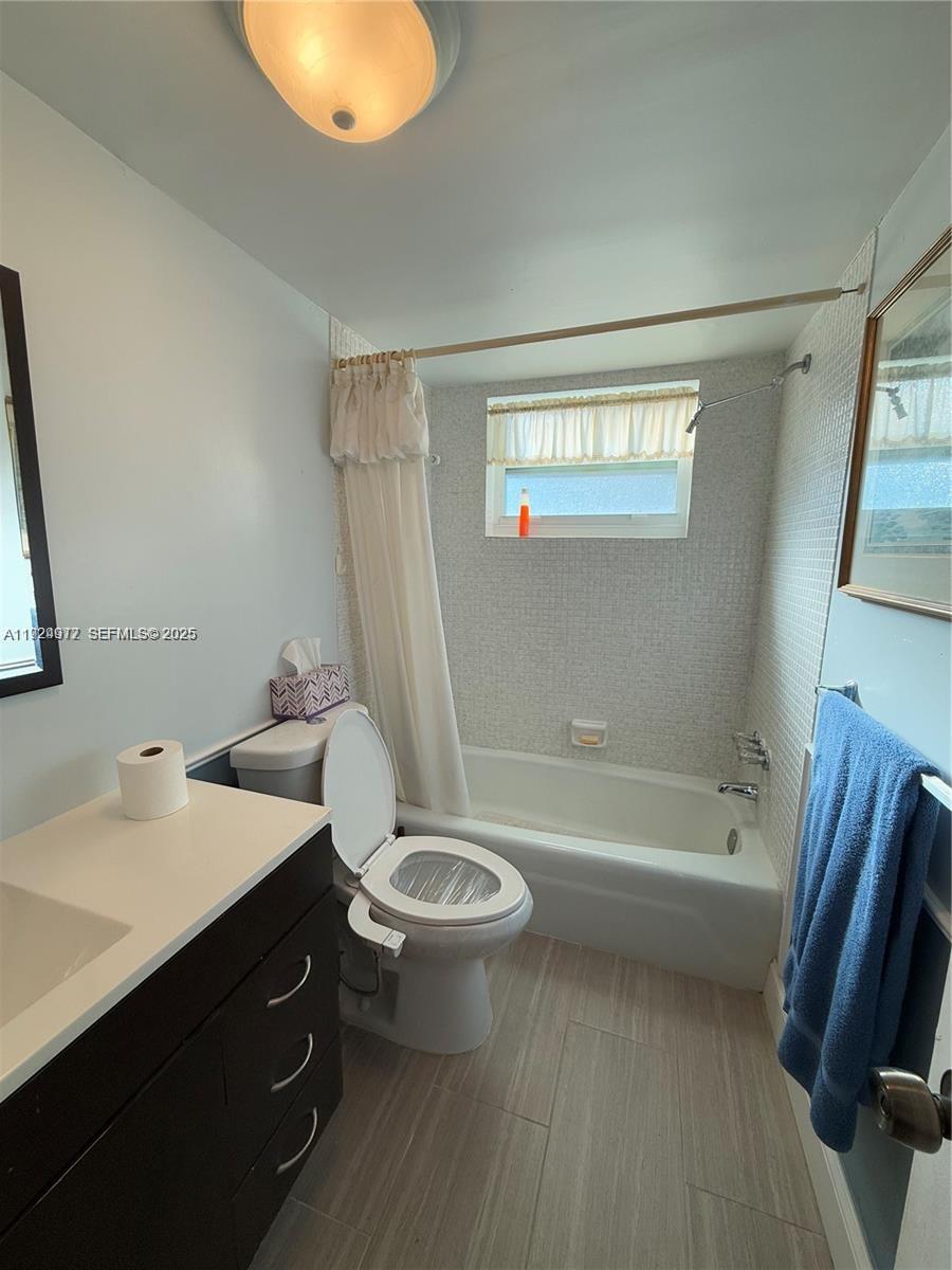 GARNET CONDO - Residential