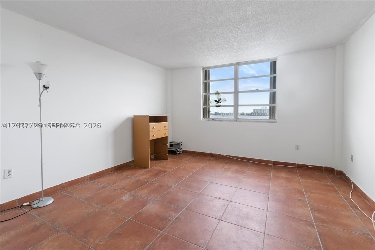 STRATFORD HOUSE CONDO - Residential