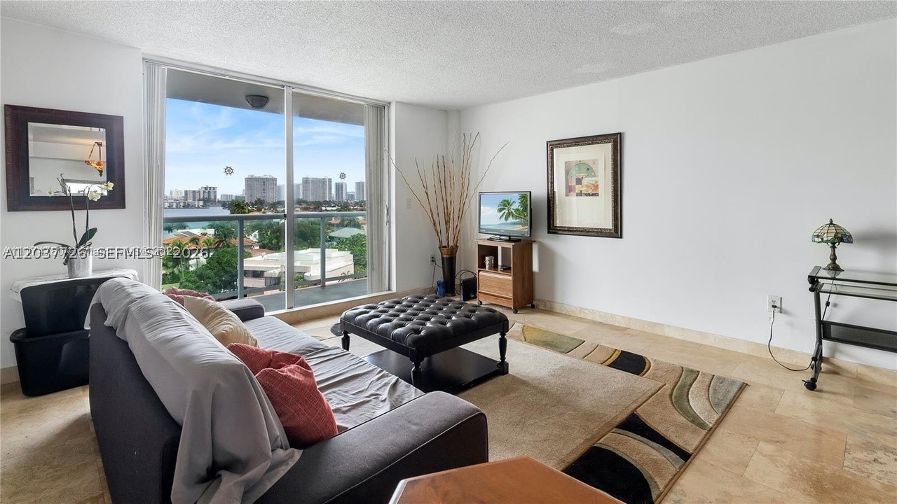 STRATFORD HOUSE CONDO - Residential