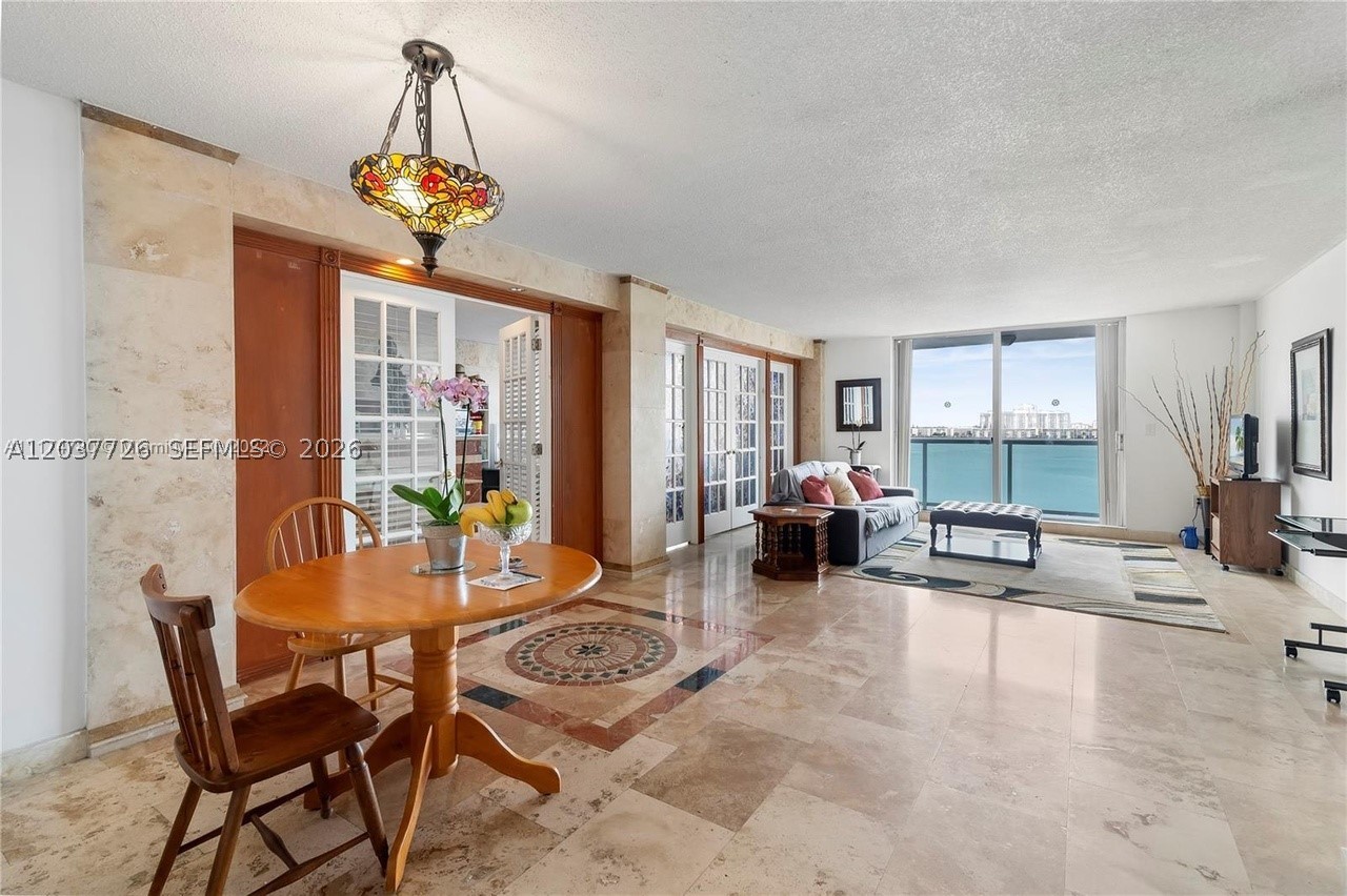 STRATFORD HOUSE CONDO - Residential