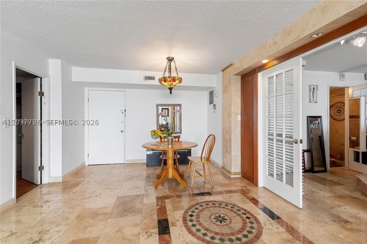 STRATFORD HOUSE CONDO - Residential