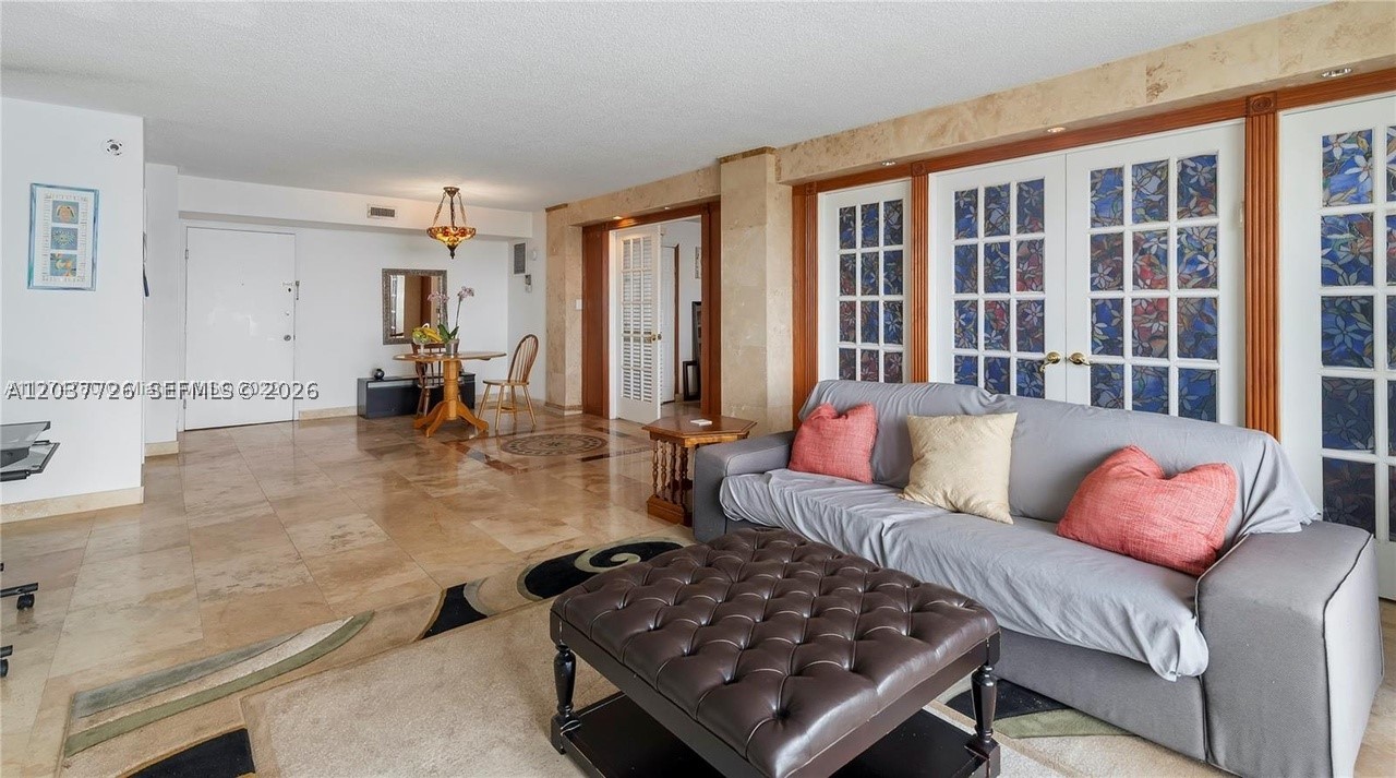 STRATFORD HOUSE CONDO - Residential