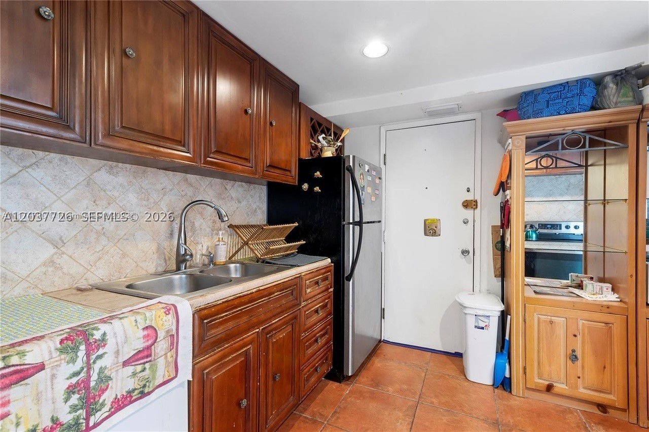 STRATFORD HOUSE CONDO - Residential