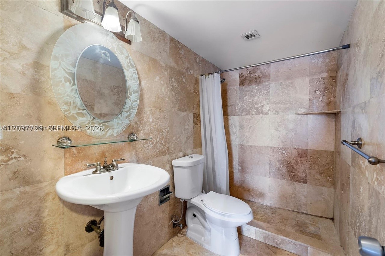 STRATFORD HOUSE CONDO - Residential