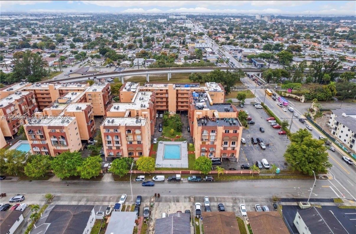 GOLDEN GATE CONDO - Residential