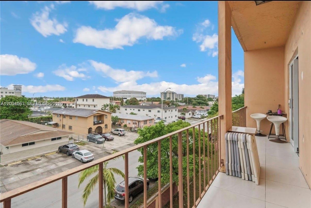 GOLDEN GATE CONDO - Residential