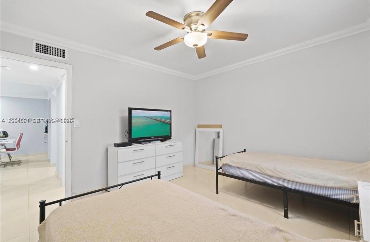 GOLDEN GATE CONDO - Residential