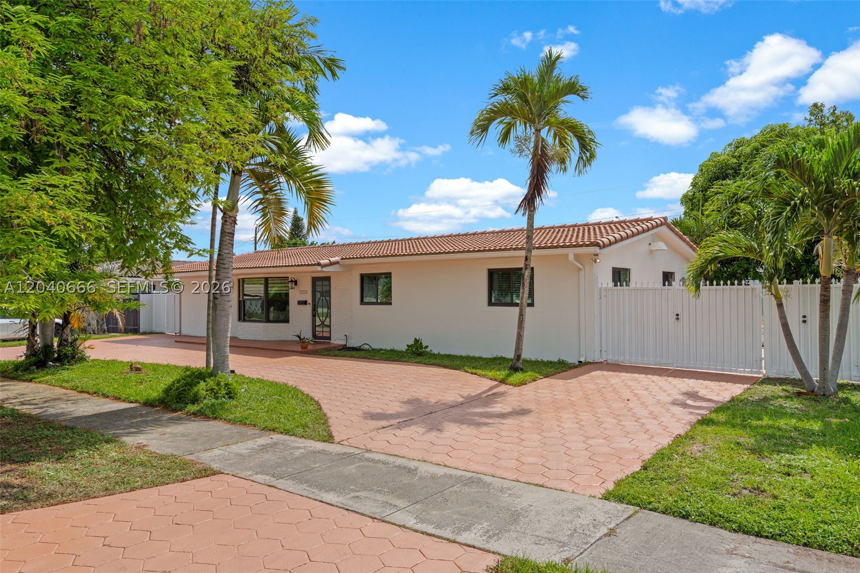 PALM SPRINGS LAKES 6TH AD - Residential
