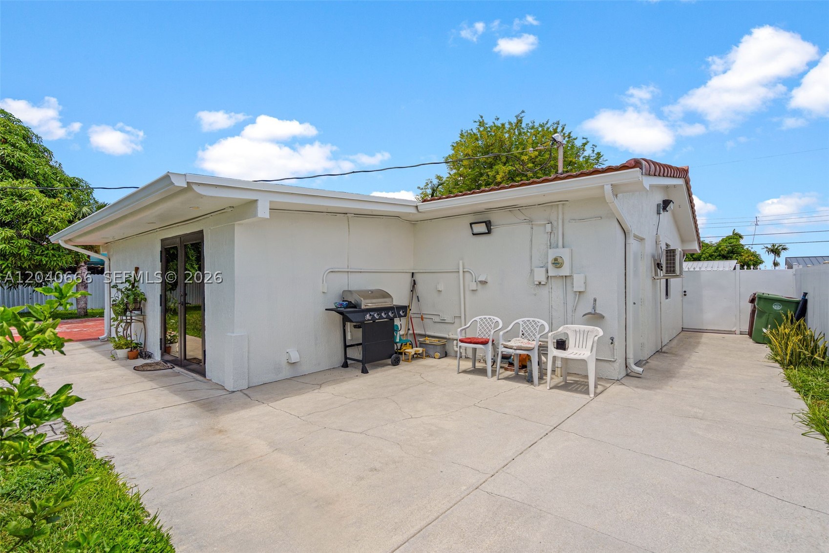 PALM SPRINGS LAKES 6TH AD - Residential