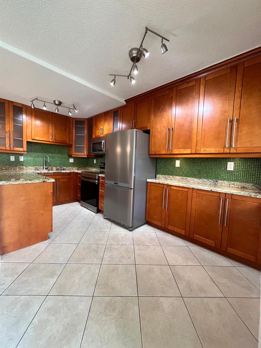 WILTON SHORES EAST CONDO - Residential Lease