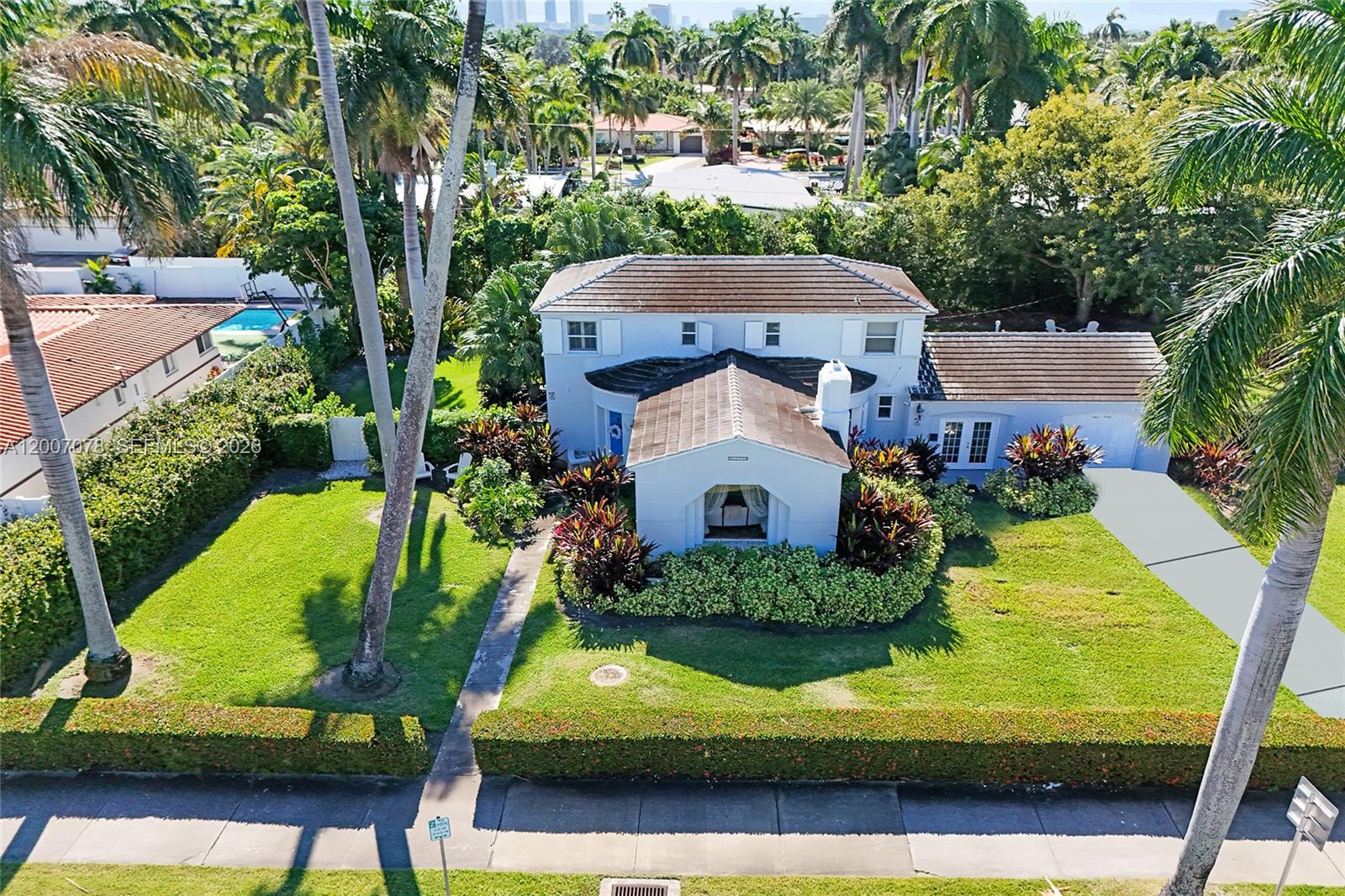 HOLLYWOOD LAKES SECTION - Residential