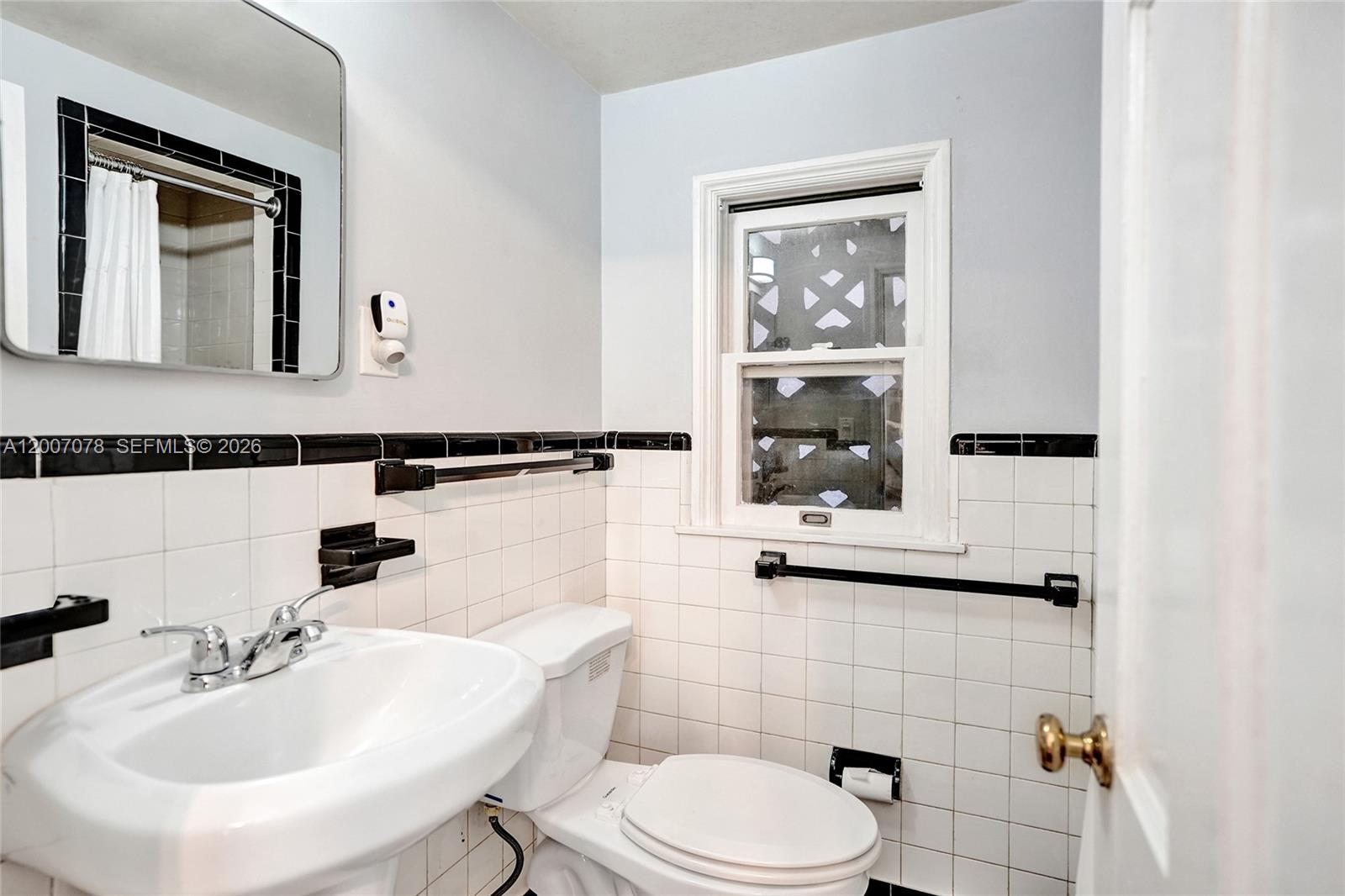 HOLLYWOOD LAKES SECTION - Residential