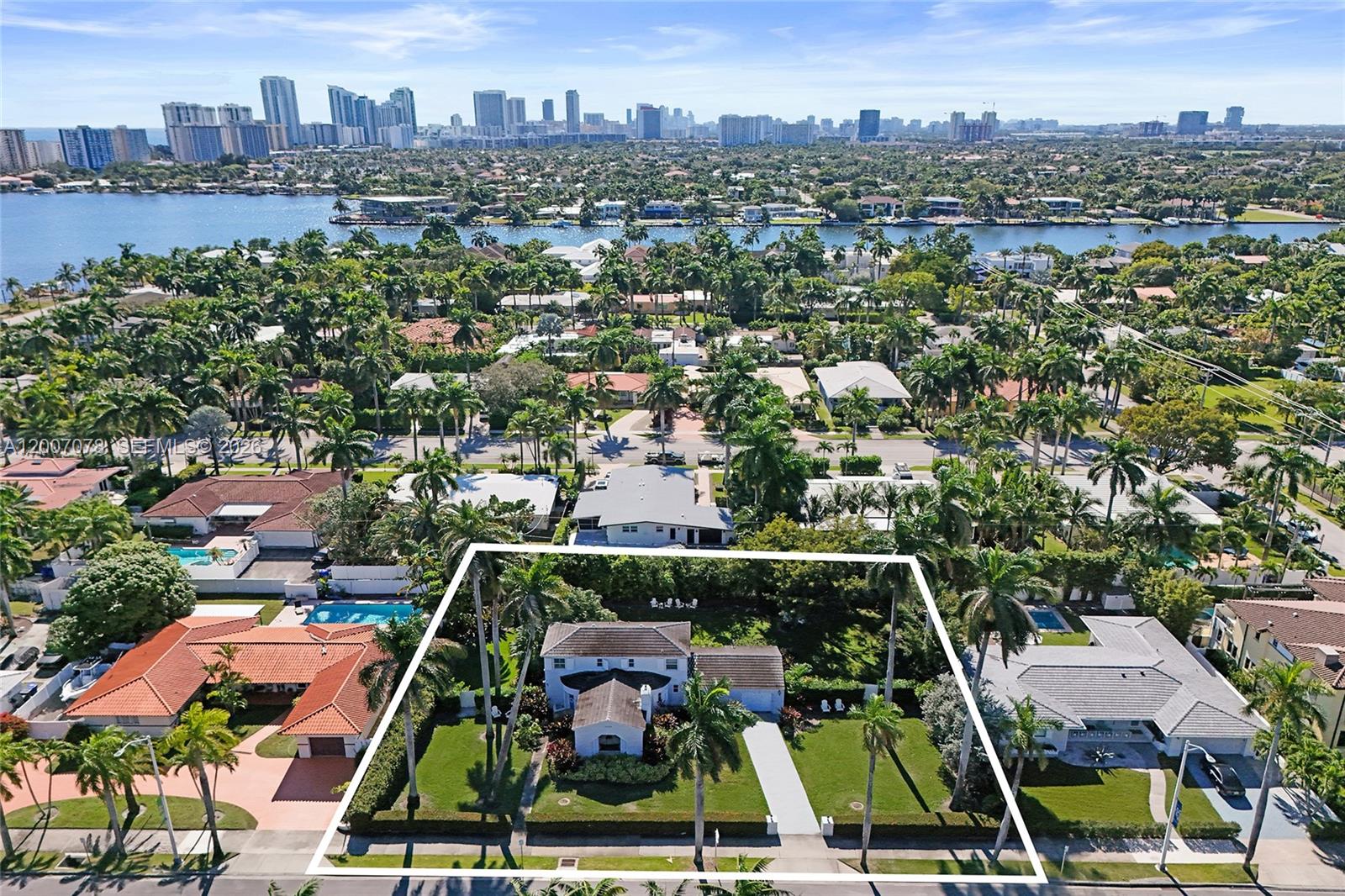 HOLLYWOOD LAKES SECTION - Residential