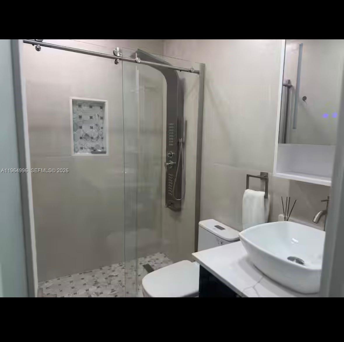 COUNTRY CLUB ESTATES SEC - Residential