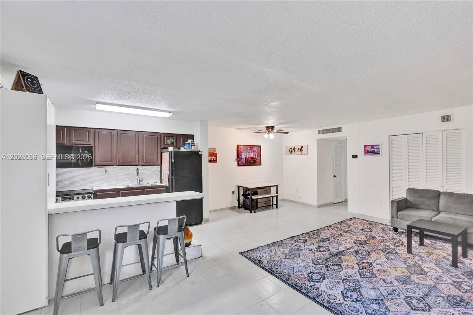 THE KNIGHTSBRIDGE CONDO - Residential
