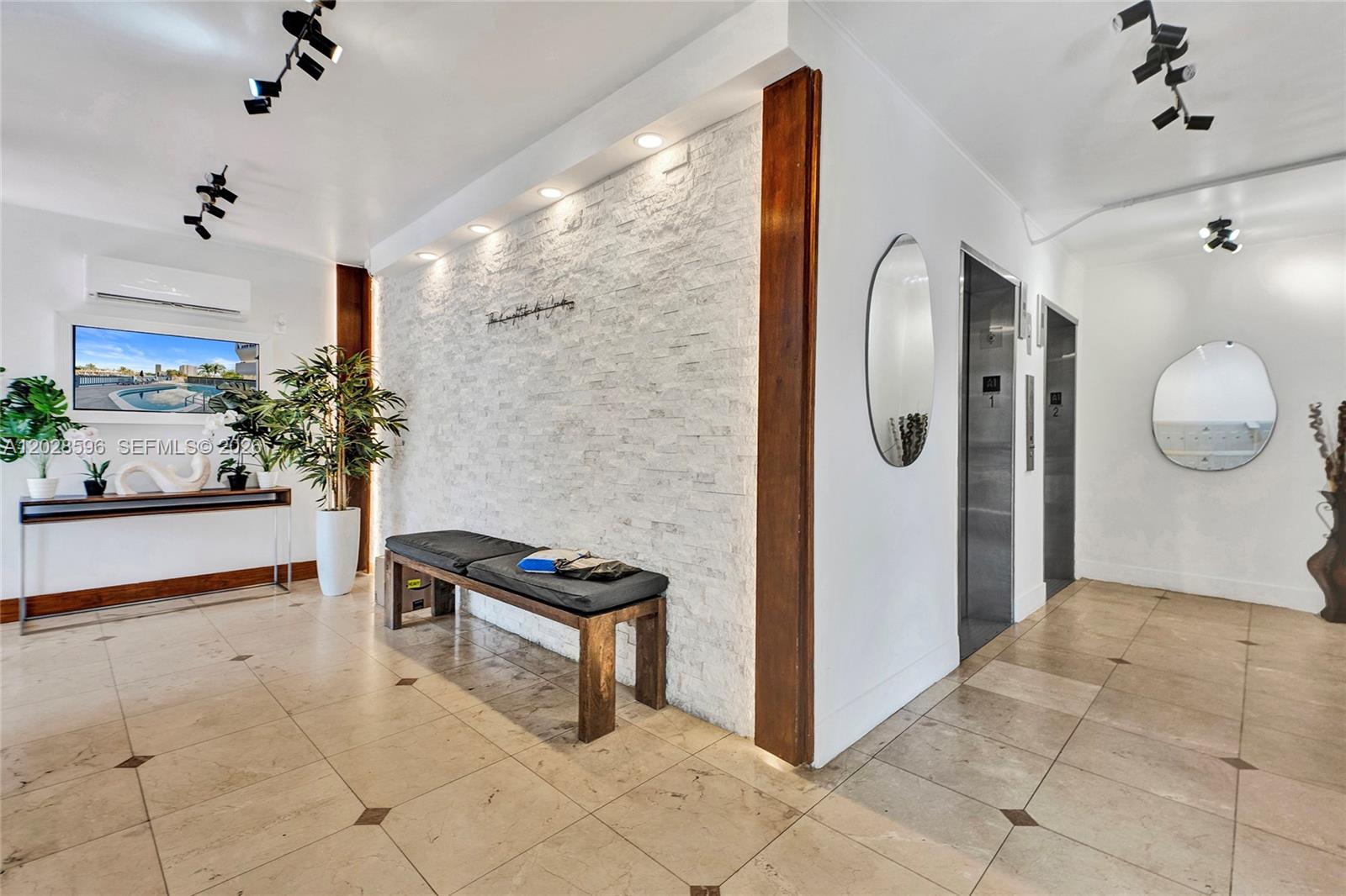 THE KNIGHTSBRIDGE CONDO - Residential