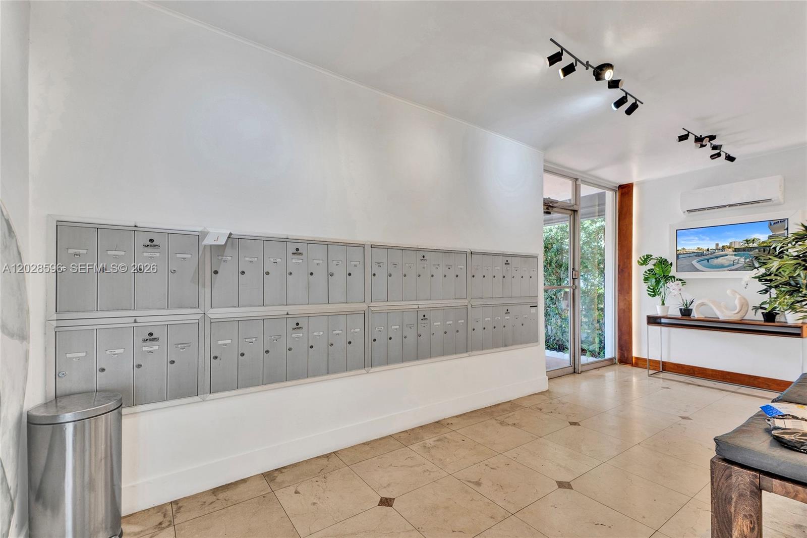 THE KNIGHTSBRIDGE CONDO - Residential