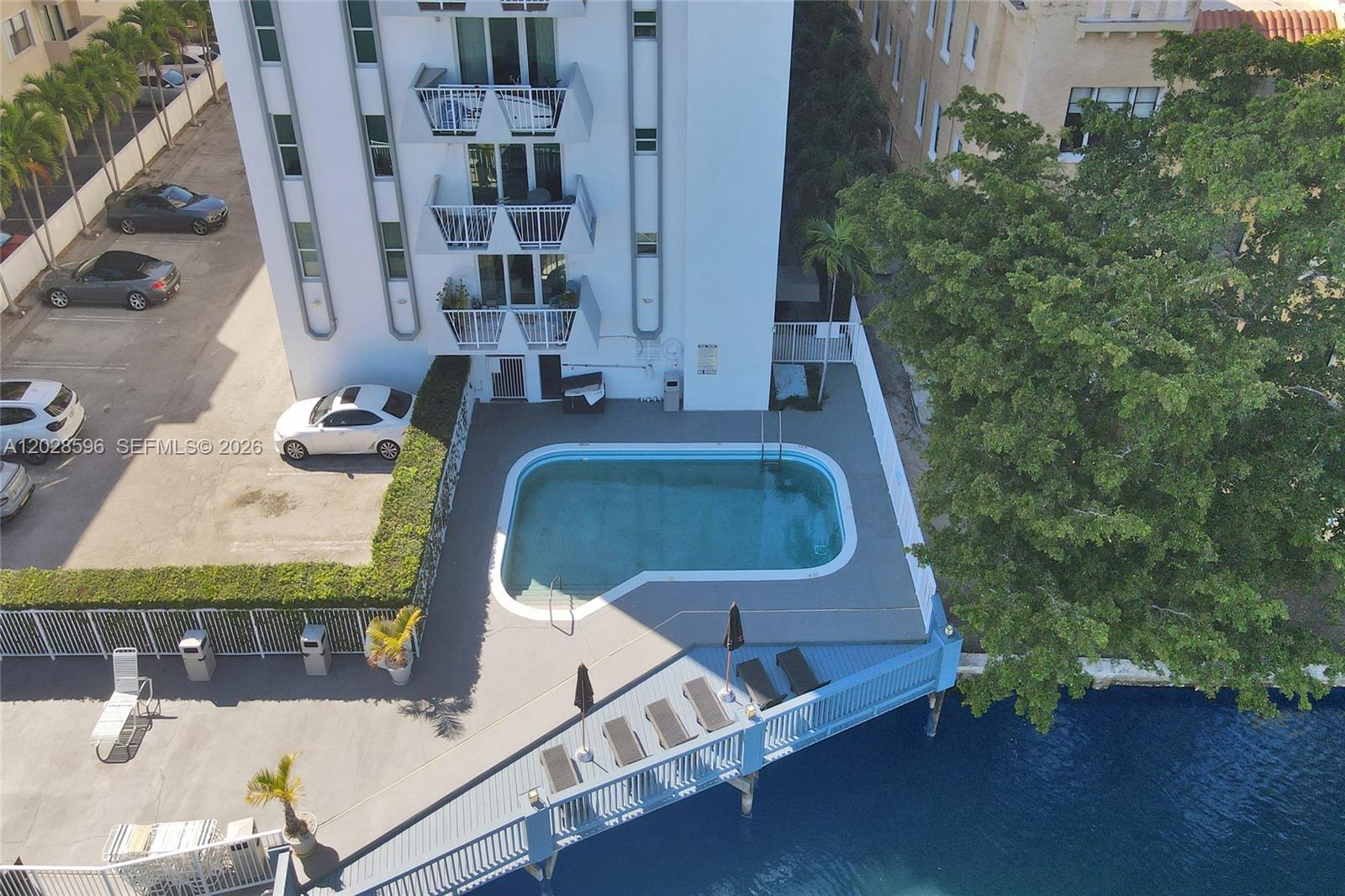 THE KNIGHTSBRIDGE CONDO - Residential