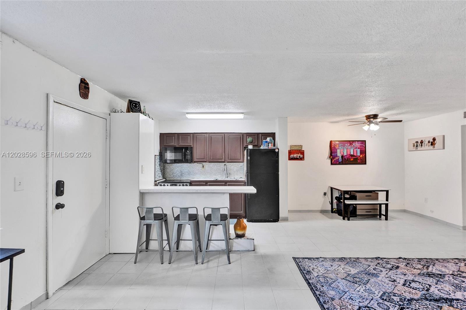 THE KNIGHTSBRIDGE CONDO - Residential