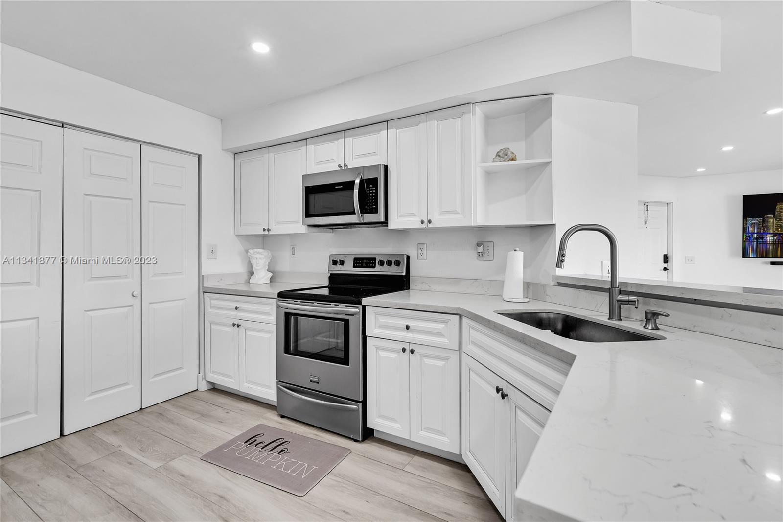 SOMERSET FOUR REPLAT - Residential