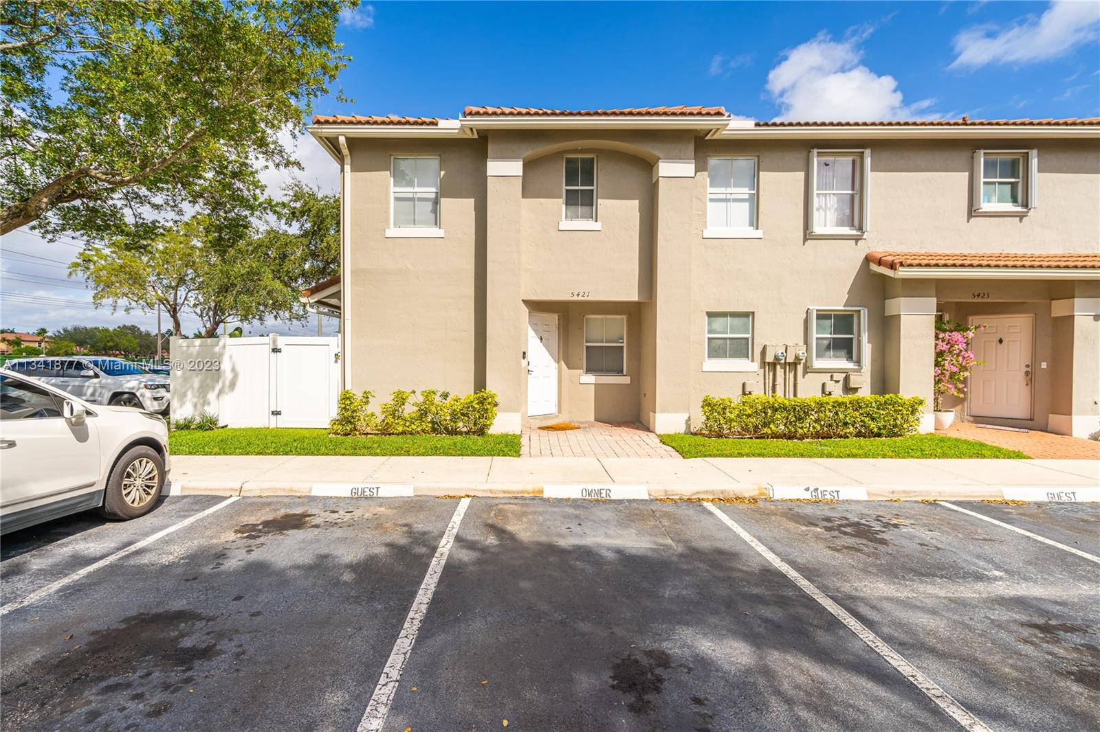Beautifully remodeled 3, 2 1/2 townhouse in Vizcaya, community subdivision Bahia All new stainless steel kitchen appliances, very nice white quartz kitchen countertop, new vinyl flooring upstairs and downstairs. Outdoor patio, fenced in for privacy. Located close to the amazing Vizcaya Park and sports complex, with playgrounds for kids as well as basketball courts and soccer fields. Nice for hosting birthday parties and other events.
