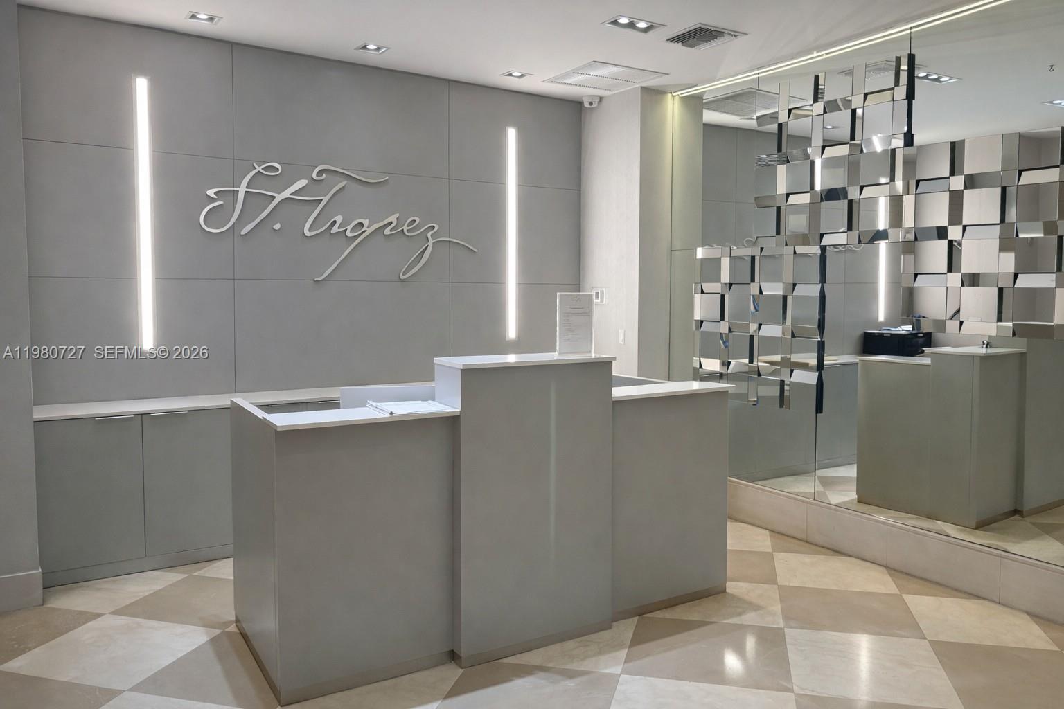 ST TROPEZ ON THE BAY III - Residential