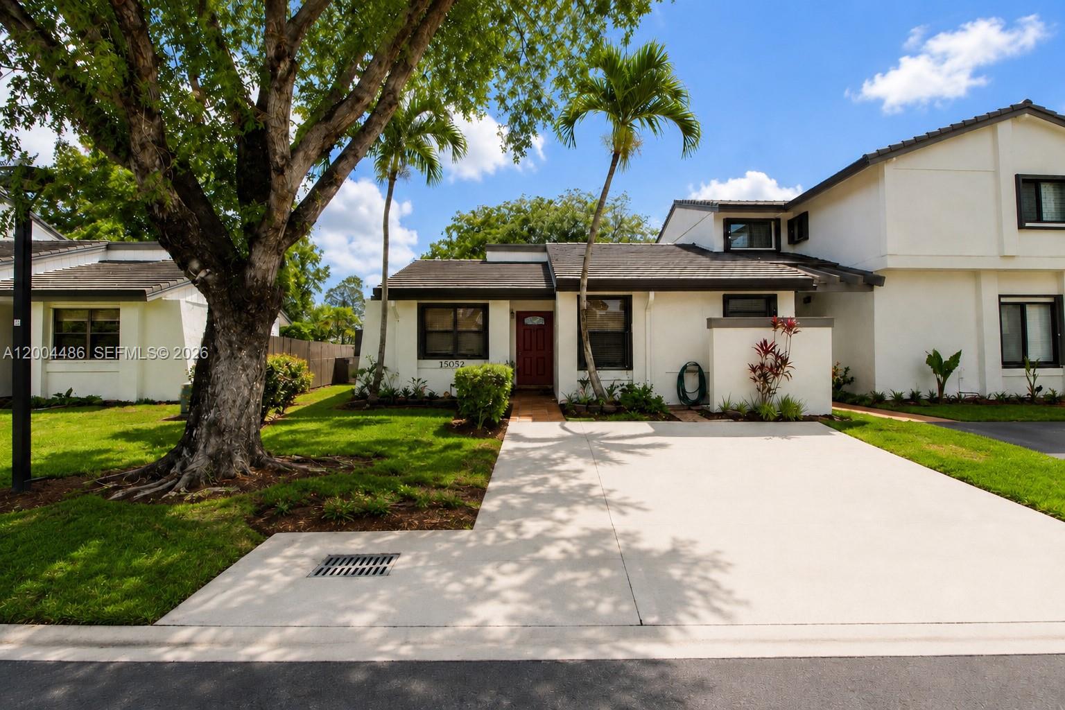 DEERWOOD TOWNHOMES - Residential