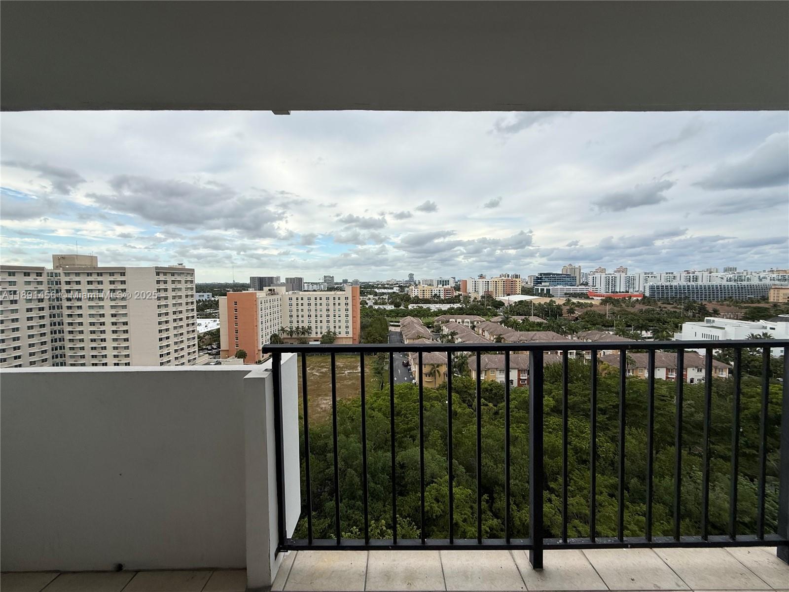 COMMODORE PLAZA CONDO - Residential