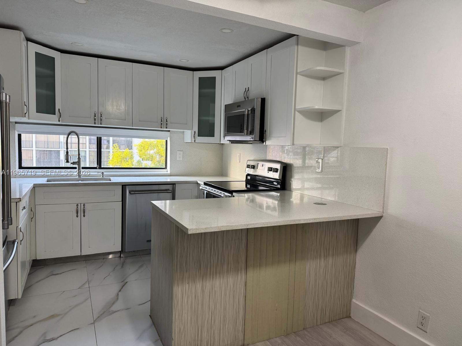 PLAZA OF AMERICAS CONDO P - Residential Lease