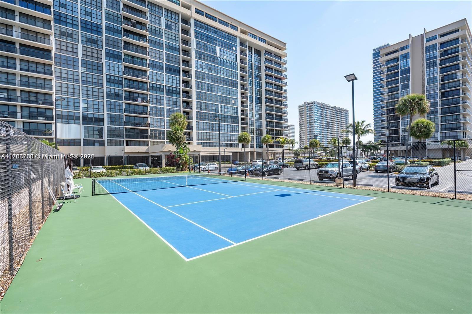AVANT GARDE CONDO - Residential Lease