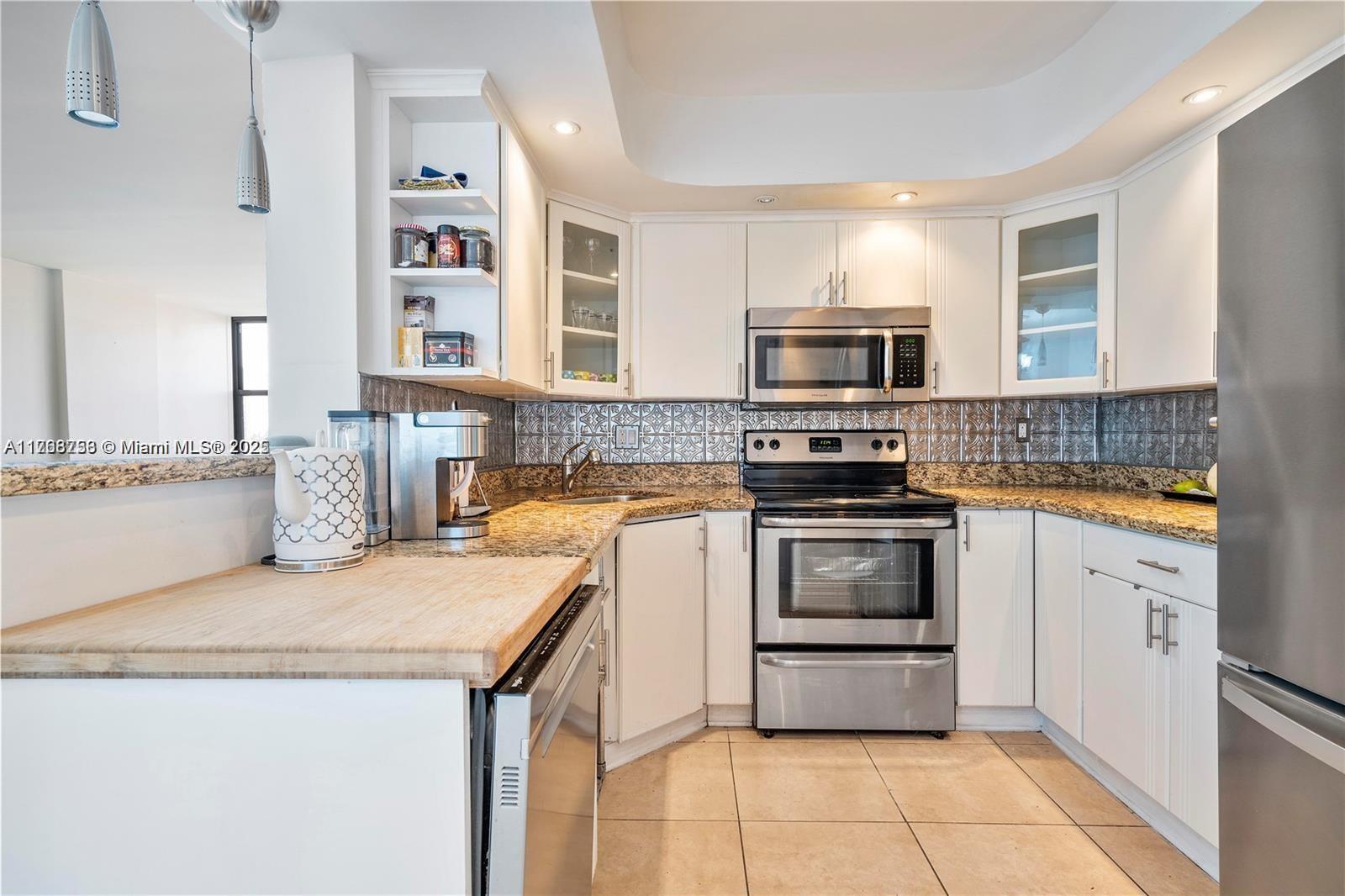 AVANT GARDE CONDO - Residential Lease