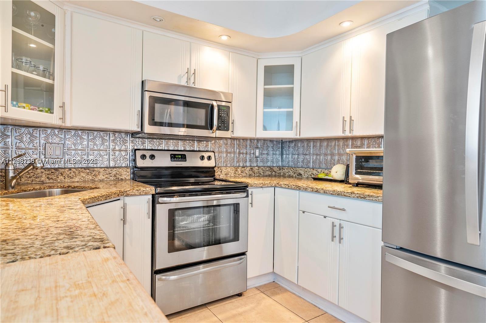 AVANT GARDE CONDO - Residential Lease