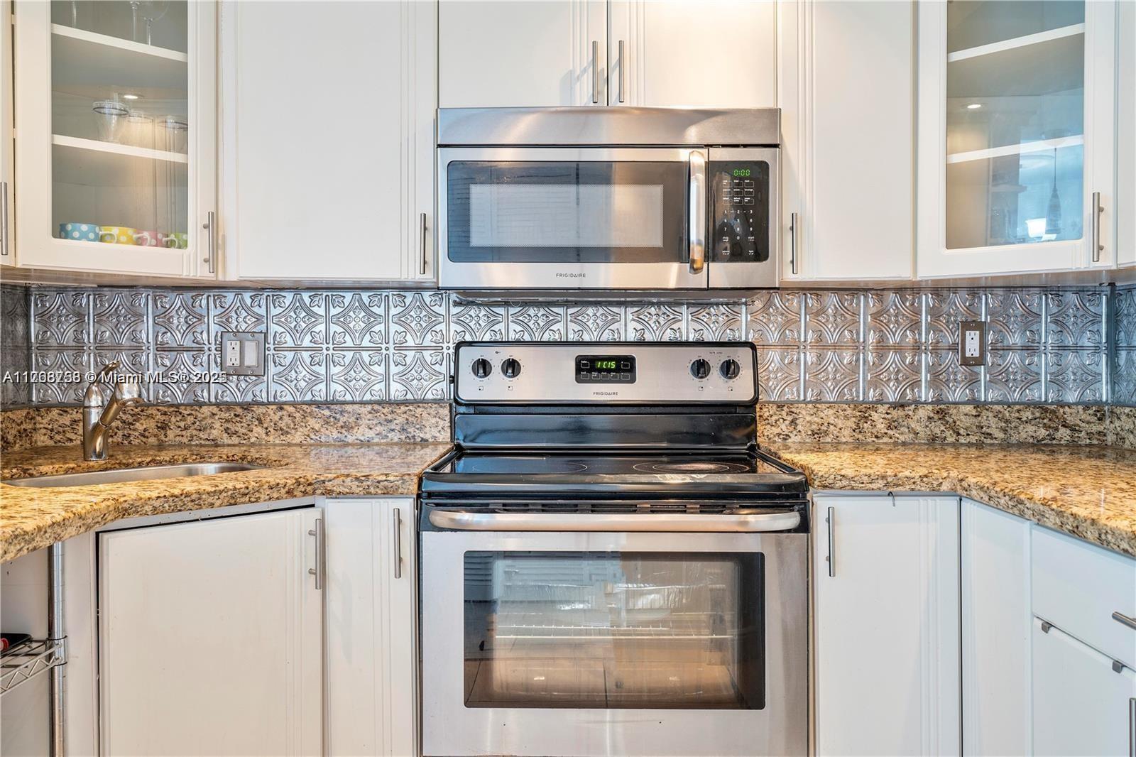 AVANT GARDE CONDO - Residential Lease