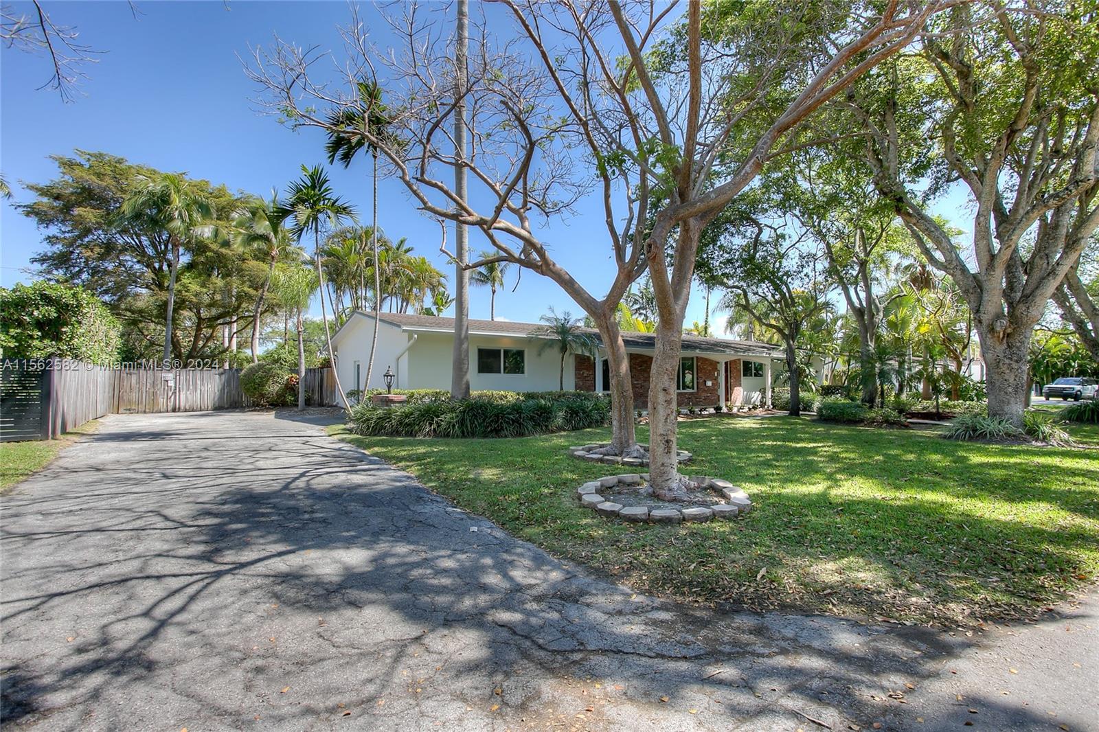 Wonderful executive rental in the Mangowood neighborhood of Palmetto Bay. The updated home features impact windows and doors, a new roof, AC, and pool equipment, and a new kitchen, including new stainless steel appliances and cabinetry. The converted garage is the fourth bedroom with an en suite bathroom. The interior has an open floor plan that leads to a covered patio, ideal for entertaining. It has a very large backyard. Pool and lawn maintenance are included in the rent. Coral Reef Elementary is within walking distance.
The tenant's renter's insurance must include a $500K limit liability coverage, listing the landlord as loss payee
