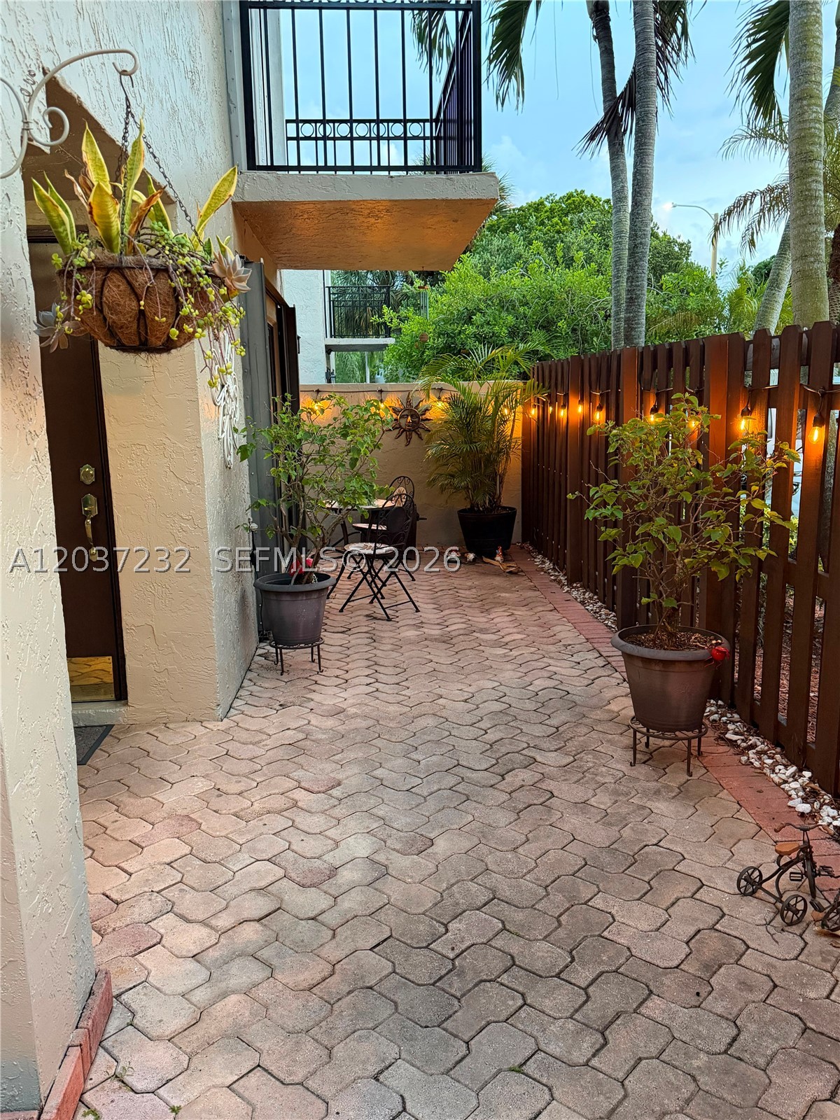 Well maintained community, updated 2/2.5 with newer kitchen. Community pool and extensive lake front walking/ jogging trails. Close to Shopping, great dining and top rated schools. Available Aug 1, 2026