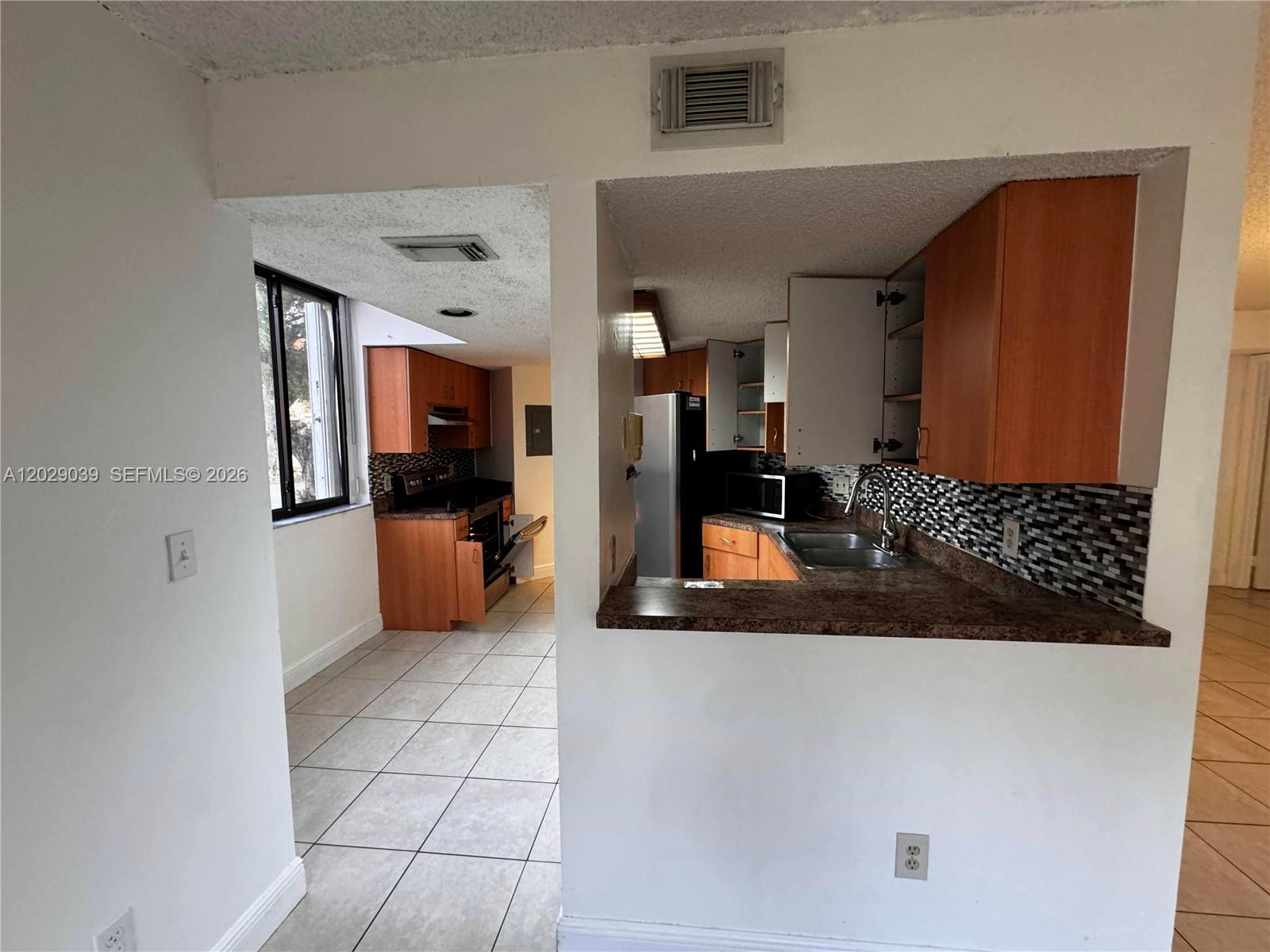 ESPRIT CONDO - Residential Lease